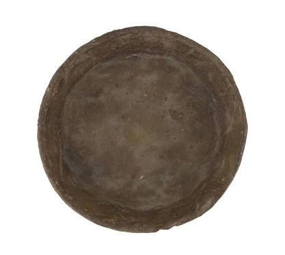 Papier-maché schaal bruin rond decoratief op tafel
