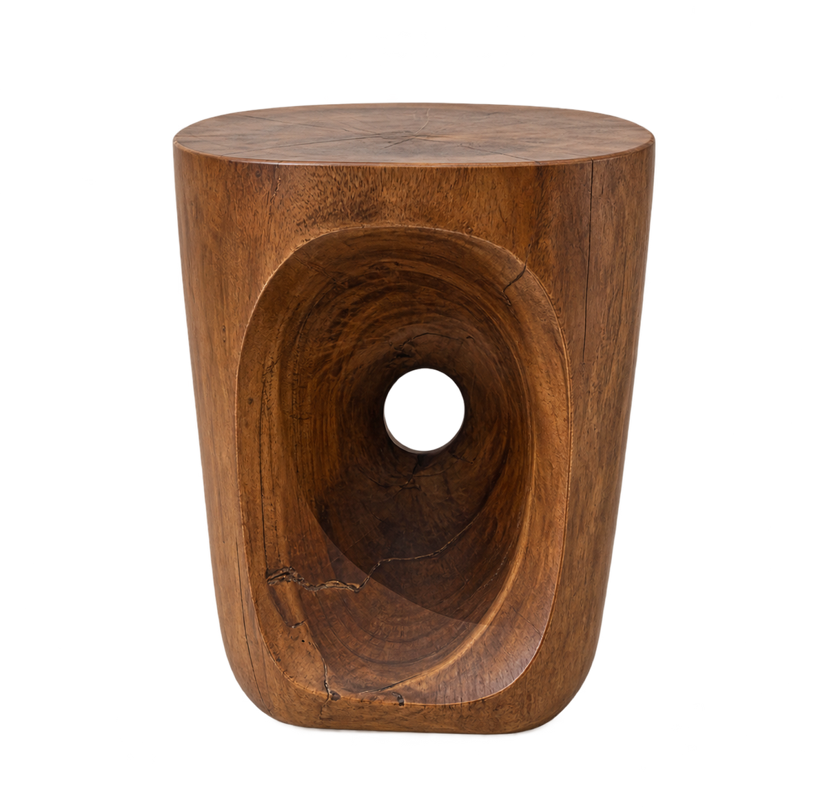 Houten bijzettafel in een warme bruine tint met een bijzondere organische uitsparing. Een compact en sculpturaal woonitem dat functionaliteit en karakter combineert.