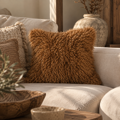 Coussin décoratif duveteux caramel – 45x45 cm