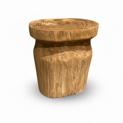 Ovale bijzettafel van paulowniahout in een warme bruine tint. De natuurlijke houtstructuur en afgeronde vorm zorgen voor een rustig en karaktervol accent in je interieur.