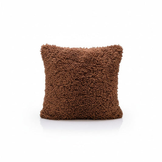 Fluffy sierkussen donkerbruin – 45x45 cm - Youna Label