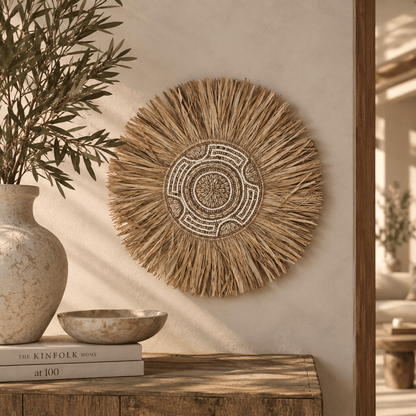 Handgemaakte raffia wanddecoratie naturel/crème – 30 cm - Youna Label